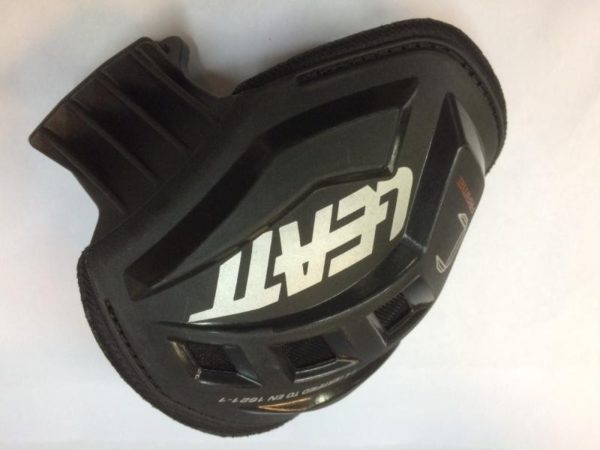 Чашка наколенника LEATT CFrame Carbon Left